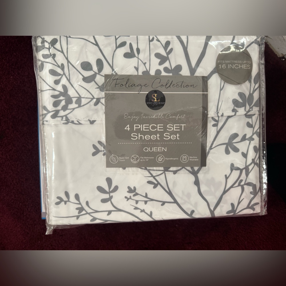 Queen 4-Piece Sheet Set in White with Gray Leaf Print